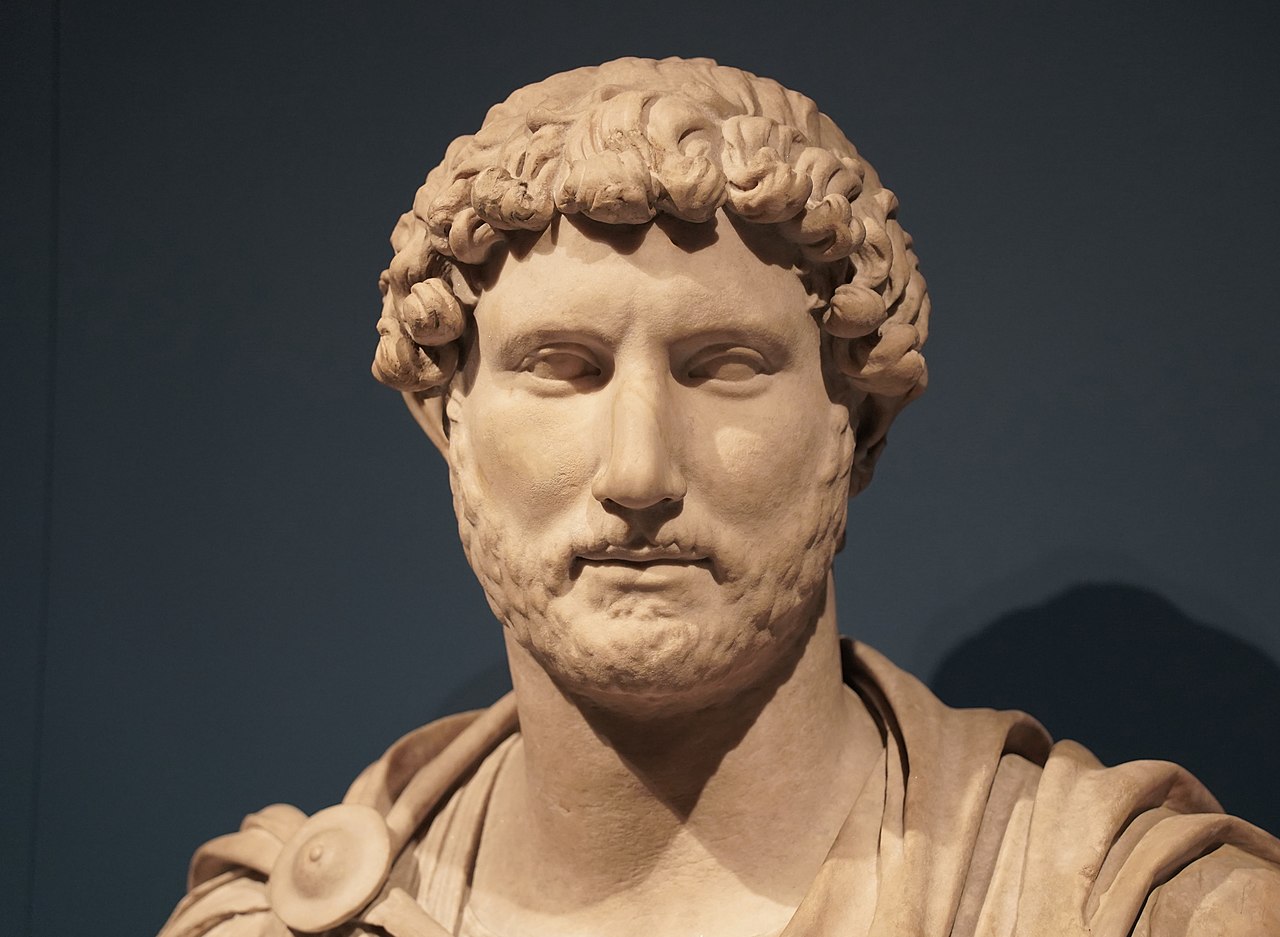 Bust al lui Hadrian de la Tivoli, via WikiMedia